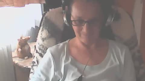 Snapshot of hellenmarie chatting on 10.14.25 hellenmarie online show from 10.14.25