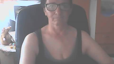 Snapshot of hellenmarie chatting on 06.22.26 hellenmarie online show from 06.22.26