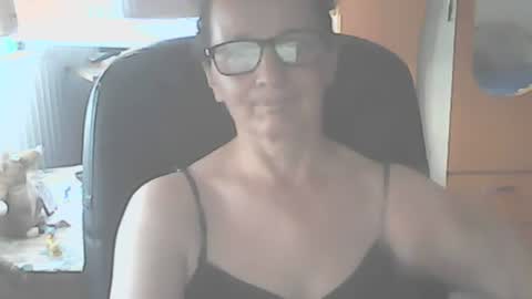 Snapshot of hellenmarie chatting on 06.29.26 hellenmarie online show from 06.29.26