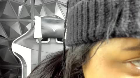 heluehorny13 online show from 02.23.25