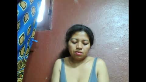 Snapshot of henitsaldy chatting on 09.25.25 henitsaldy online show from 09.25.25