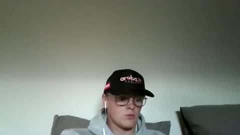 Snapshot of henrietje chatting on 05.14.26 henrietje online show from 05.14.26