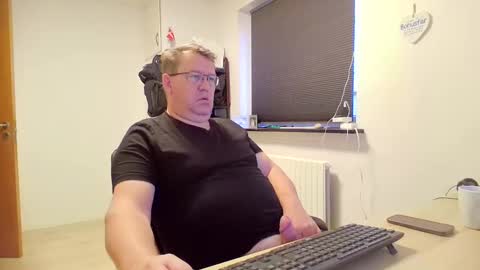 henrikrp1971 online show from 12.29.24