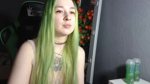 Snapshot of hentaishiing chatting on 12.16.24 Hentaishiing online show from 12.16.24