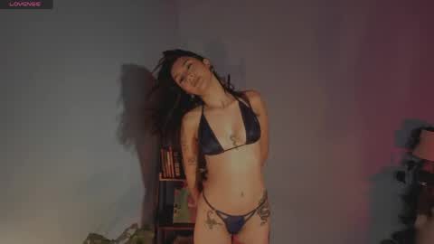 Hello I am Valentina independent Colombian model I love sensuality and pleasure welcome online show from 04.19.26