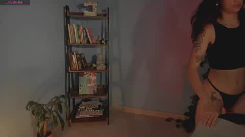 Hello I am Valentina independent Colombian model I love sensuality and pleasure welcome online show from 04.20.26