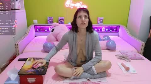 HeraLuna  online show from 02.26.25