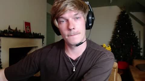 Snapshot of hercules__ chatting on 01.07.25 Gregblonde Alextattoo online show from 01.07.25