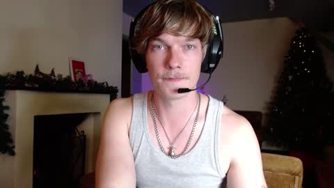 Snapshot of hercules__ chatting on 01.11.25 Gregblonde Alextattoo online show from 01.11.25