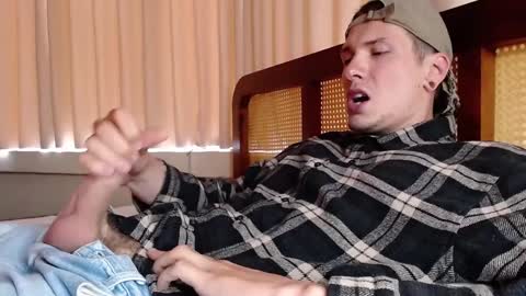 Snapshot of hercules__ chatting on 01.12.25 Gregblonde Alextattoo online show from 01.12.25