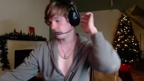 Snapshot of hercules__ chatting on 01.12.25 Gregblonde Alextattoo online show from 01.12.25