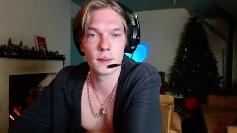 Snapshot of hercules__ chatting on 01.29.25 Gregblonde Alextattoo online show from 01.29.25