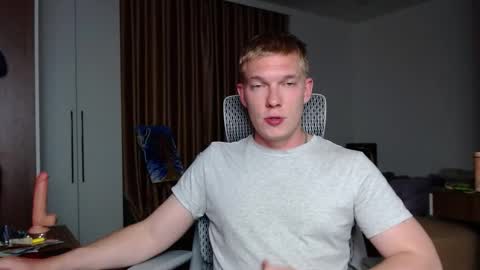 Snapshot of hercules__ chatting on 09.10.25 Gregblonde Alextattoo online show from 09.10.25