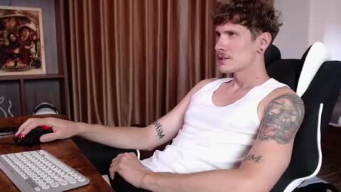 Snapshot of hercules__ chatting on 09.11.25 Gregblonde Alextattoo online show from 09.11.25