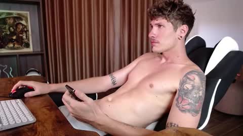 Snapshot of hercules__ chatting on 09.12.25 Gregblonde Alextattoo online show from 09.12.25