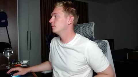 Snapshot of hercules__ chatting on 09.16.25 Gregblonde Alextattoo online show from 09.16.25