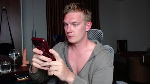 Snapshot of hercules__ chatting on 09.21.25 Gregblonde Alextattoo online show from 09.21.25
