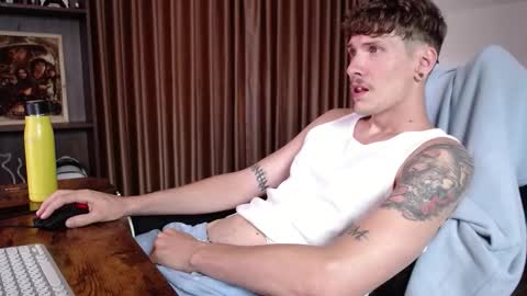 Snapshot of hercules__ chatting on 09.26.25 Gregblonde Alextattoo online show from 09.26.25