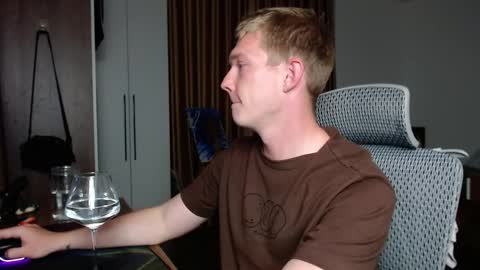 Snapshot of hercules__ chatting on 09.27.25 Gregblonde Alextattoo online show from 09.27.25