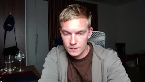 Snapshot of hercules__ chatting on 09.28.25 Gregblonde Alextattoo online show from 09.28.25