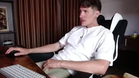 Snapshot of hercules__ chatting on 10.26.25 Gregblonde Alextattoo online show from 10.26.25