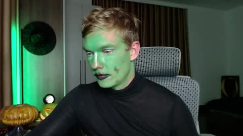 Snapshot of hercules__ chatting on 10.31.25 Gregblonde Alextattoo online show from 10.31.25