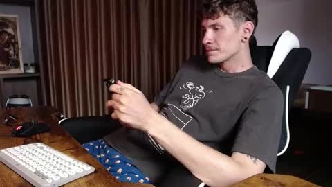 Snapshot of hercules__ chatting on 11.06.25 Gregblonde Alextattoo online show from 11.06.25