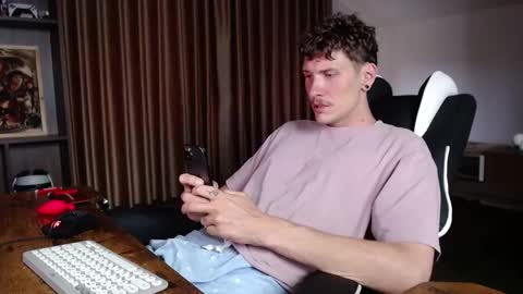 Snapshot of hercules__ chatting on 11.18.25 Gregblonde Alextattoo online show from 11.18.25