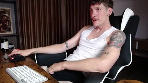 Snapshot of hercules__ chatting on 11.19.25 Gregblonde Alextattoo online show from 11.19.25