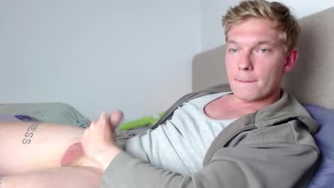 Snapshot of hercules__ chatting on 12.04.25 Gregblonde Alextattoo online show from 12.04.25