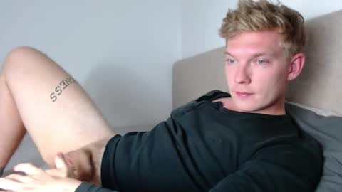 Snapshot of hercules__ chatting on 12.17.25 Gregblonde Alextattoo online show from 12.17.25