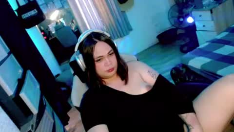 hermaphrodite199x online show from 05.04.26