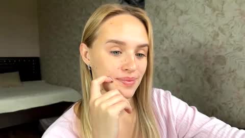 Snapshot of hermiladziekan chatting on 09.25.25 Sylvia online show from 09.25.25
