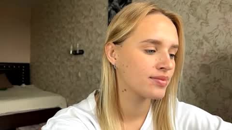 Snapshot of hermiladziekan chatting on 09.27.25 Sylvia online show from 09.27.25