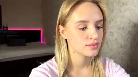 Snapshot of hermiladziekan chatting on 10.10.25 Sylvia online show from 10.10.25
