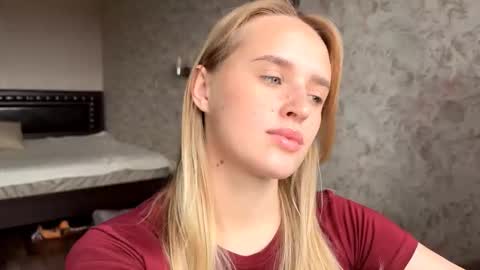 Snapshot of hermiladziekan chatting on 10.18.25 Sylvia online show from 10.18.25