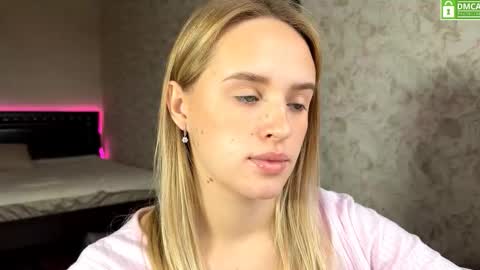 Snapshot of hermiladziekan chatting on 10.22.25 Sylvia online show from 10.22.25