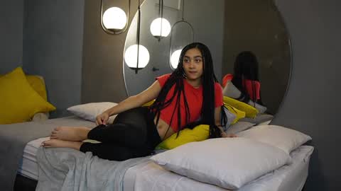 Hermione Scott online show from 02.05.25