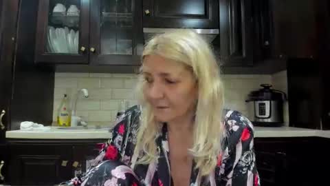 Snapshot of heyheygrey chatting on 10.04.25 Heyheygrey online show from 10.04.25