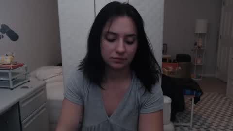 Snapshot of heyitspiper chatting on 10.27.25 Piper online show from 10.27.25