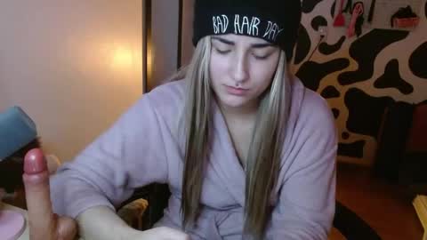 Snapshot of hi_elora chatting on 05.20.26 Elora online show from 05.20.26