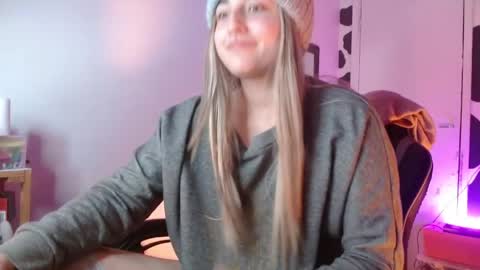 Snapshot of hi_elora chatting on 05.28.26 Elora online show from 05.28.26