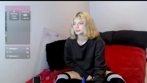 Snapshot of hi_scarlett chatting on 12.17.24 hi_scarlett online show from 12.17.24