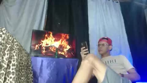 Snapshot of hidden_hairypigass chatting on 11.09.25 HIDDEN YUDEVIL online show from 11.09.25