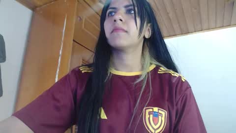 hilaril18 online show from 10.05.25