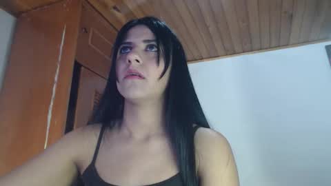 hilaril18 online show from 10.06.25