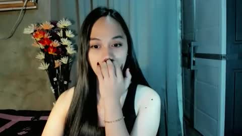 hilarymolly online show from 04.18.26