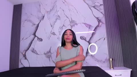 Snapshot of hillarytonsonx chatting on 09.10.25 Hillarytonsonx online show from 09.10.25