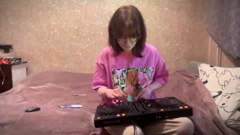 Snapshot of hillaryvind chatting on 04.08.26 Lana online show from 04.08.26