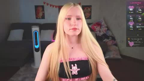 Snapshot of hillochka chatting on 06.02.26 Hillochka online show from 06.02.26